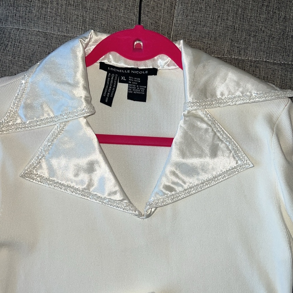 Off white Top - Picture 2 of 6